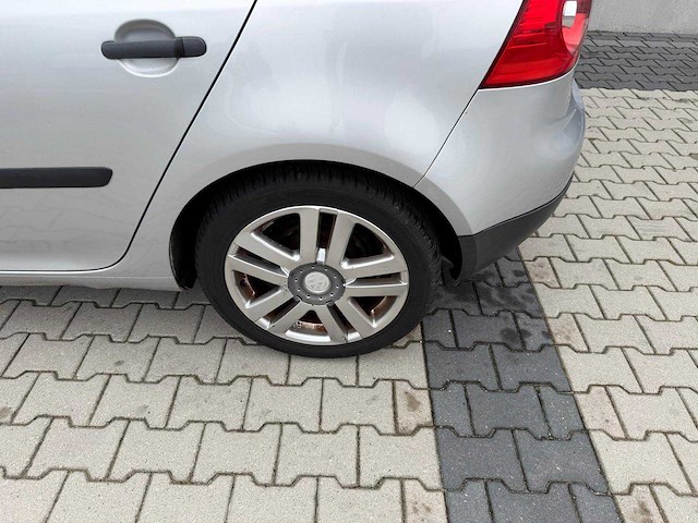 Volkswagen - golf 1.6 fsi turijn - personenauto - 2005 - afbeelding 11 van  28