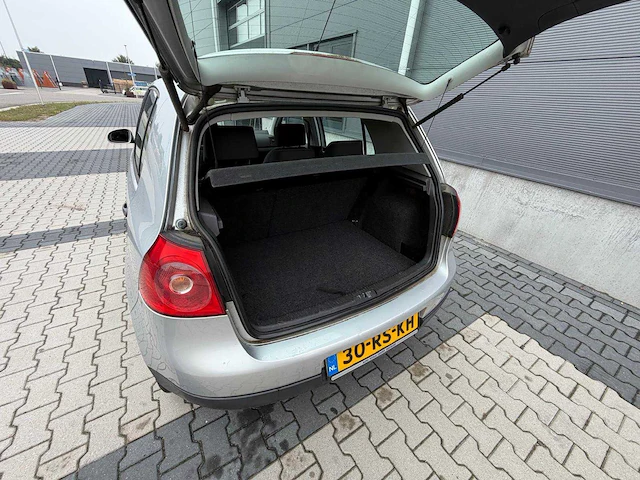 Volkswagen - golf 1.6 fsi turijn - personenauto - 2005 - afbeelding 20 van  28