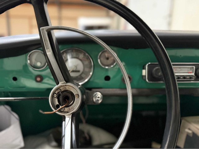 Volkswagen - karmann ghia - oldtimer - 1969 - afbeelding 6 van  28