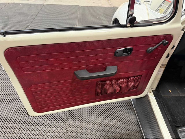 Volkswagen - kever - 1300 - oldtimer - 1972 - afbeelding 9 van  33
