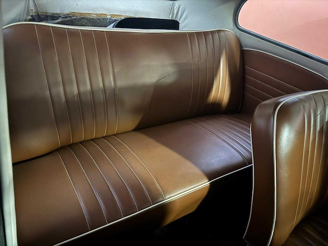 Volkswagen - kever - oldtimer - afbeelding 13 van  14