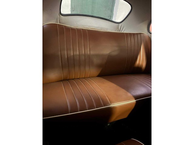 Volkswagen - kever - oldtimer - afbeelding 12 van  14