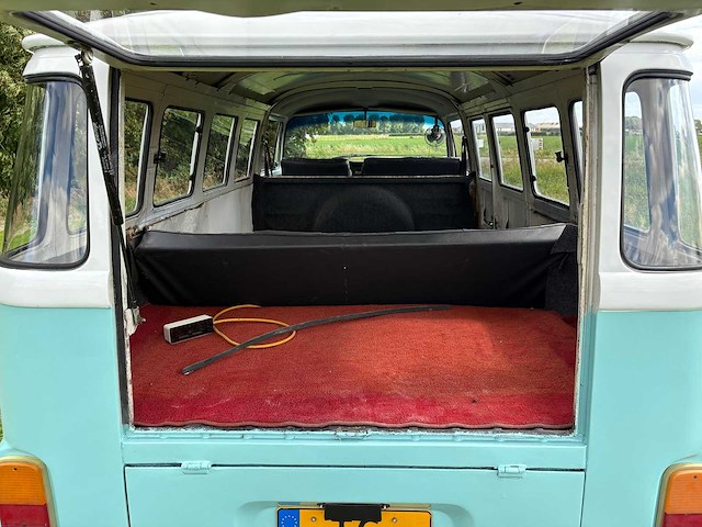 Volkswagen - kombi - t2 - oldtimer - afbeelding 10 van  21