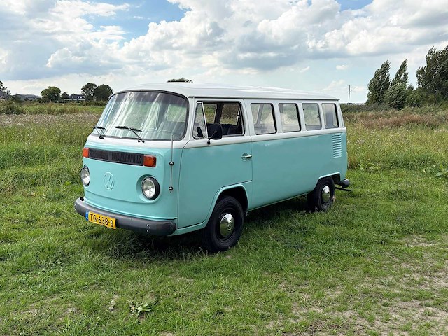 Volkswagen - kombi - t2 - oldtimer - afbeelding 1 van  21