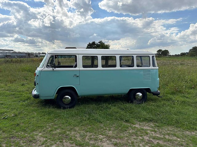 Volkswagen - kombi - t2 - oldtimer - afbeelding 12 van  22
