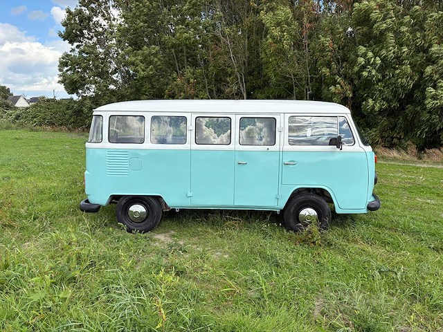 Volkswagen - kombi - t2 - oldtimer - afbeelding 19 van  22