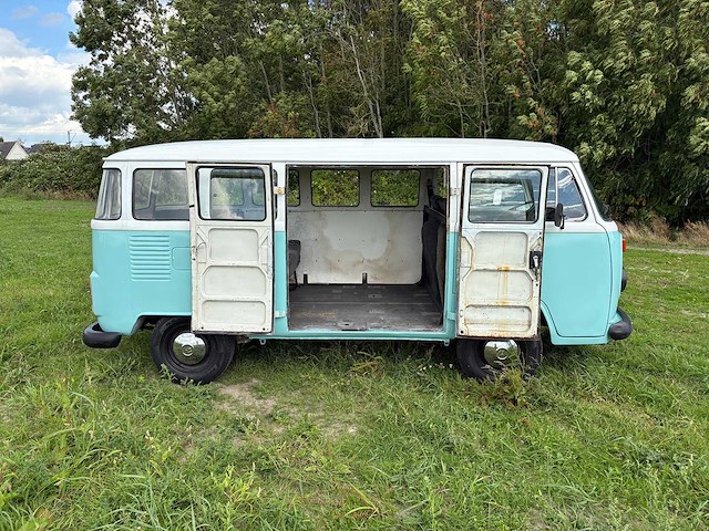 Volkswagen - kombi - t2 - oldtimer - afbeelding 21 van  22