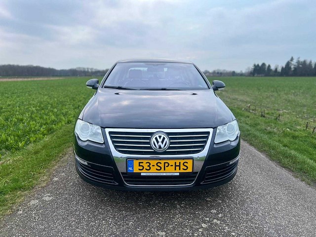 Volkswagen - passat - 3.2 v6 highline 4m - personenauto - 2006 - afbeelding 12 van  14