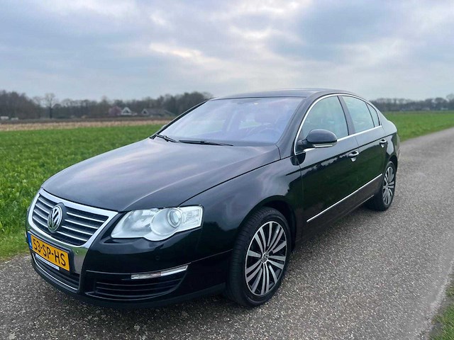 Volkswagen - passat - 3.2 v6 highline 4m - personenauto - 2006 - afbeelding 14 van  14