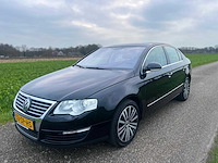 Volkswagen - passat - 3.2 v6 highline 4m - personenauto - 2006 - afbeelding 14 van  14