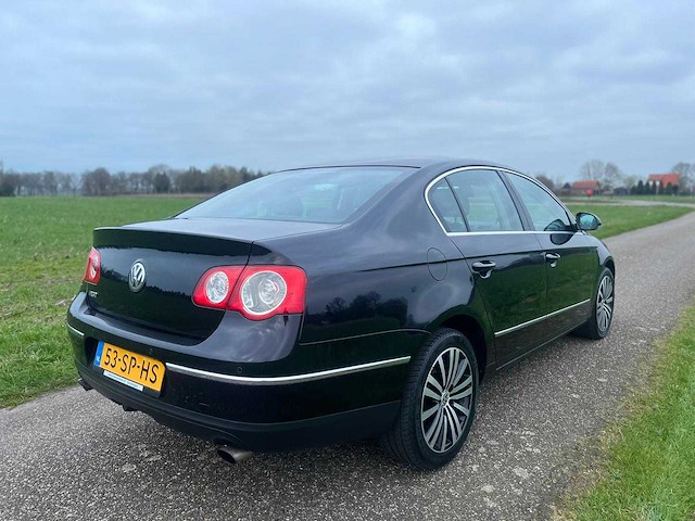 Volkswagen - passat - 3.2 v6 highline 4m - personenauto - 2006 - afbeelding 8 van  14