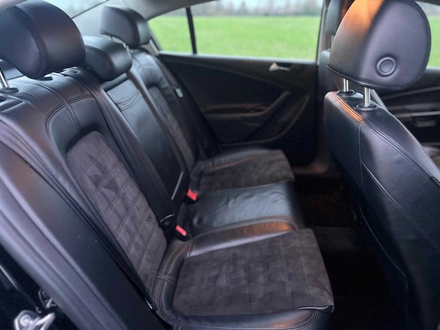 Volkswagen - passat - 3.2 v6 highline 4m - personenauto - 2006 - afbeelding 3 van  9