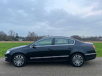 Volkswagen - passat - 3.2 v6 highline 4m - personenauto - 2006 - afbeelding 4 van  9