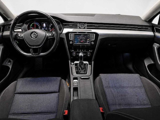 Volkswagen - passat variant - 1.4 tsi gte con. ser - nd-323-l- 2016 iaw - afbeelding 1 van  18
