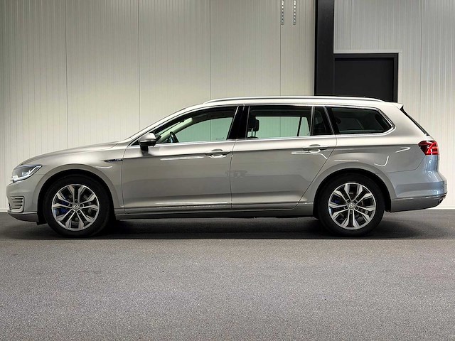 Volkswagen - passat variant - 1.4 tsi gte con. ser - nd-323-l- 2016 iaw - afbeelding 4 van  18