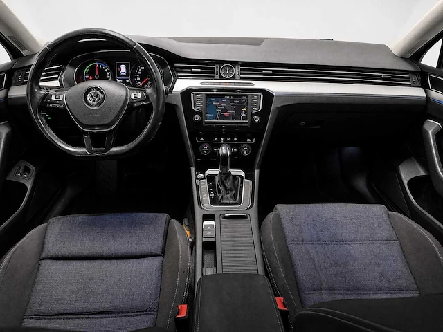 Volkswagen - passat variant - 1.4 tsi gte con. ser - nd-323-l- 2016 iaw - afbeelding 2 van  18