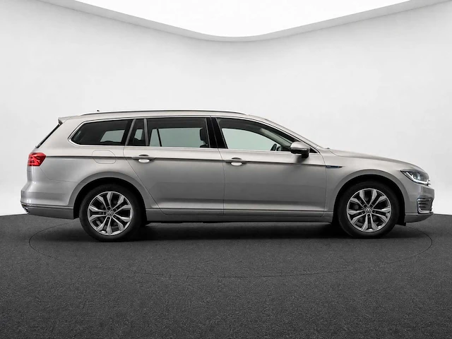 Volkswagen - passat variant - 1.4 tsi gte con. ser - nd-323-l- 2016 iaw - afbeelding 14 van  18