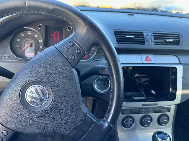 Volkswagen - passat variant - 2.0 fsi comfortl.bns - 31-xf-gr - afbeelding 2 van  19