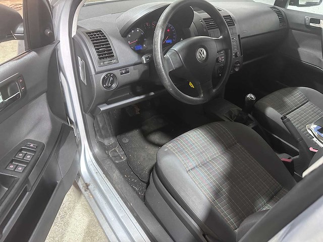 Volkswagen - polo - 1.2-12v trendline - pn-980-b- 2009 - afbeelding 5 van  8