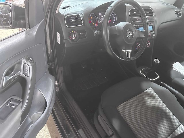 Volkswagen - polo - 1.2 tdi bl.m comf.ed - 17-zjj-6- 2012 - afbeelding 16 van  18