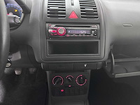 Volkswagen - polo - 1.4-16v trendline - 77-gt-ph- 2001 - afbeelding 10 van  17