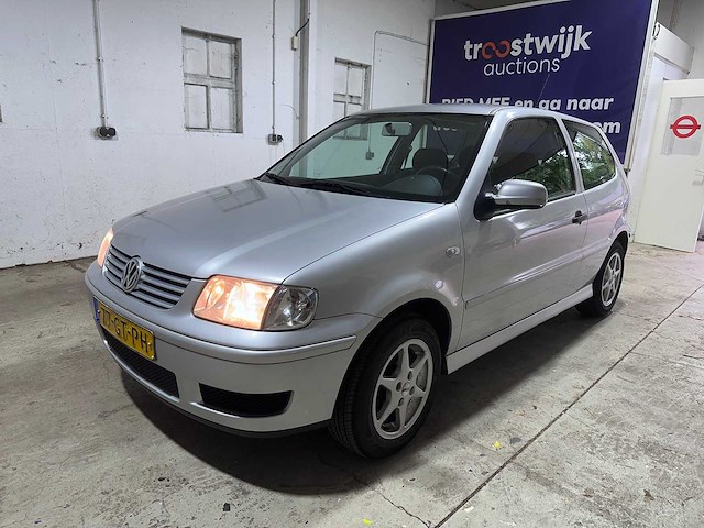 Volkswagen - polo - 1.4-16v trendline - 77-gt-ph- 2001 - afbeelding 1 van  17