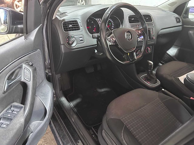 Volkswagen - polo - 1.4 tdi highline dsg- xl-494-k- 2014 - afbeelding 17 van  19