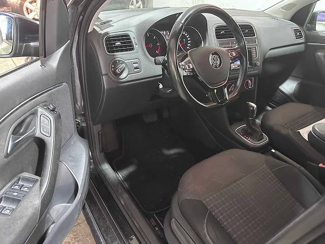 Volkswagen - polo - 1.4 tdi highline dsg- xl-494-k- 2014 - afbeelding 17 van  19