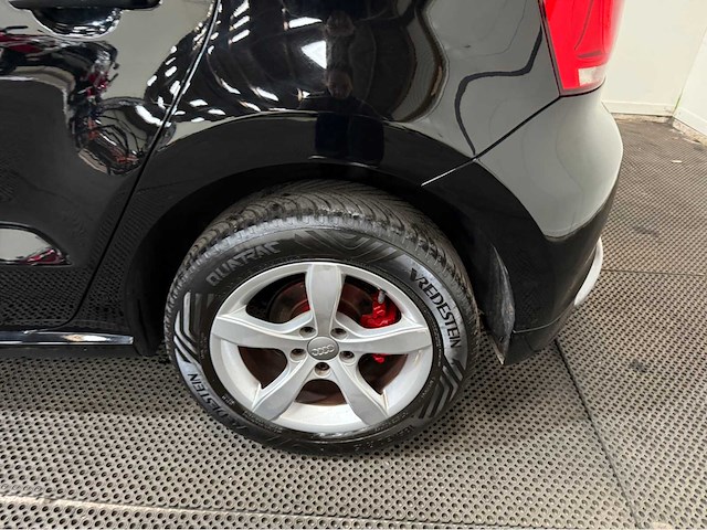 Volkswagen - polo - personenauto - 2012 - afbeelding 18 van  27