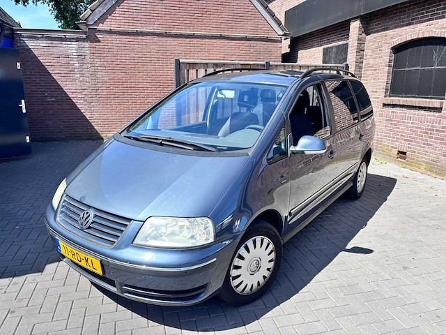 Volkswagen - sharan - 1.8 turbo comfortl. - 2005 - personenauto - 11-rd-kl - afbeelding 1 van  26