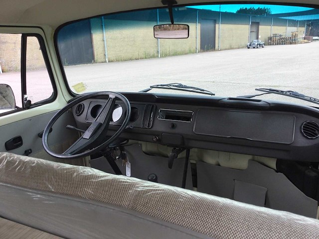 Volkswagen - t2 - camper - oldtimer - afbeelding 5 van  24