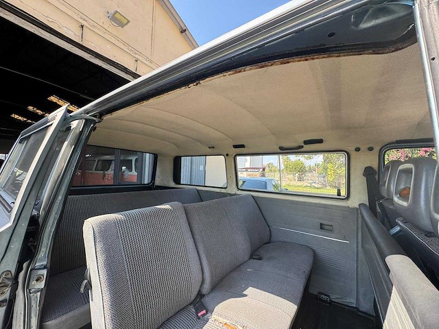 Volkswagen - t3 - transporter - oldtimer - afbeelding 13 van  15