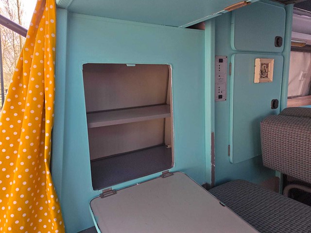 Volkswagen - t4 - kampeerauto - 81 kw - automaat - benzine - camper - afbeelding 13 van  40