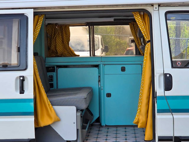Volkswagen - t4 - kampeerauto - 81 kw - automaat - benzine - camper - afbeelding 25 van  40