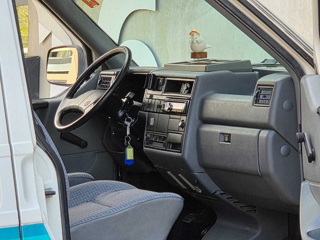 Volkswagen - t4 - kampeerauto - 81 kw - automaat - benzine - camper - afbeelding 32 van  40