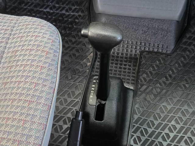 Volkswagen - t4 - kampeerauto - 81 kw - automaat - benzine - camper - afbeelding 20 van  32