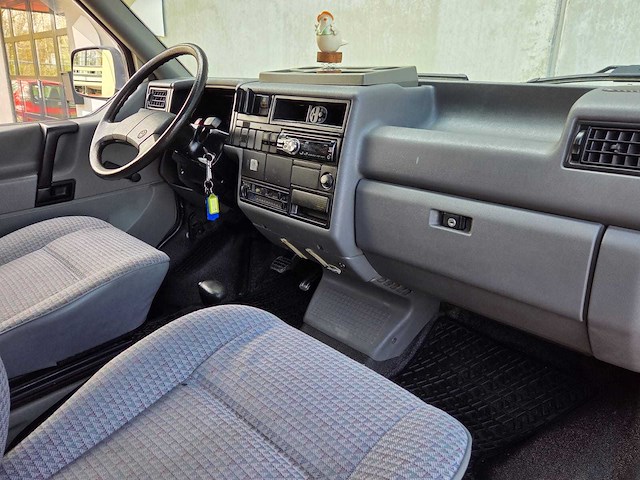 Volkswagen - t4 - kampeerauto - 81 kw - automaat - benzine - camper - afbeelding 22 van  32