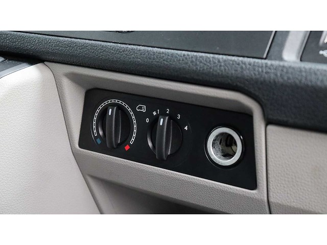 Volkswagen - t6 transporter kombi - 2.0 tdi - 9 persoons - schuidak - 2017 - personenauto - afbeelding 7 van  21