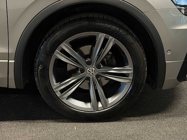 Volkswagen - tiguan - 1.4 tsi act highl. - rr-235-d- 2018 iaw - afbeelding 13 van  17