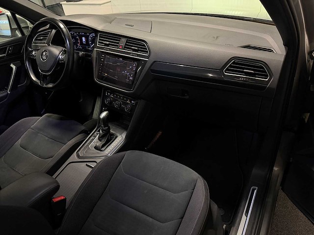 Volkswagen - tiguan - 1.4 tsi act highl. - rr-235-d- 2018 iaw - afbeelding 13 van  27