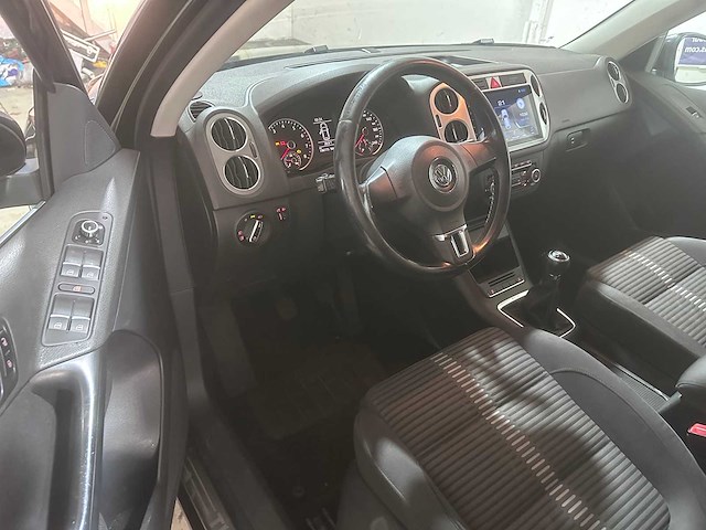 Volkswagen - tiguan - 1.4 tsi comf.&des.4motion - n-738-fn- 2010 - afbeelding 11 van  12