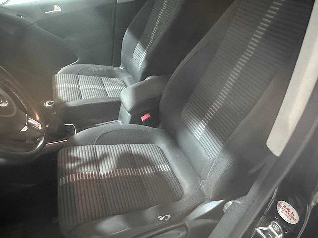 Volkswagen - tiguan - 1.4 tsi comf.&des.4motion - n-738-fn- 2010 - afbeelding 5 van  11