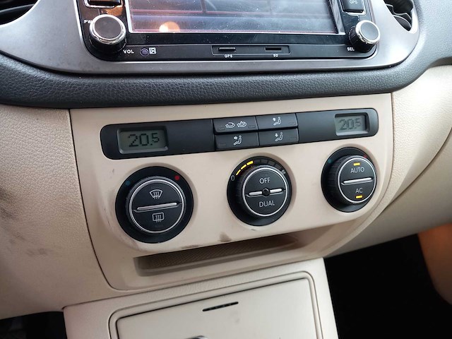 Volkswagen - tiguan - 1.4 tsi sport&style - personenauto - afbeelding 17 van  18