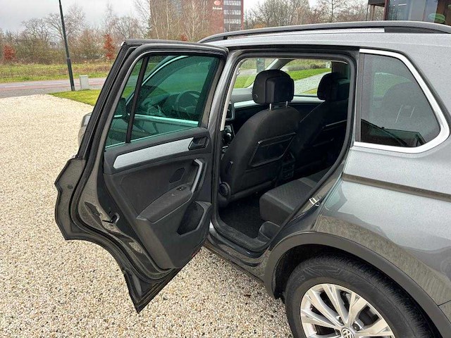 Volkswagen - tiguan - 1.5 tsi act comfortl - h-414-hs - 2020 - afbeelding 17 van  30