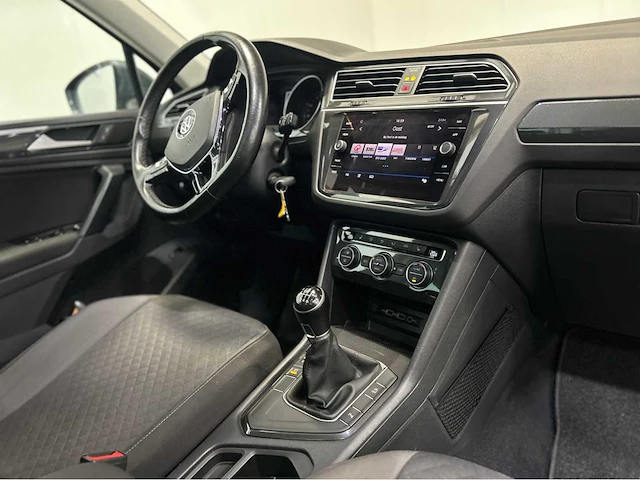 Volkswagen - tiguan - 2.0 tdi cl bns - personenauto - 2018 - afbeelding 2 van  31