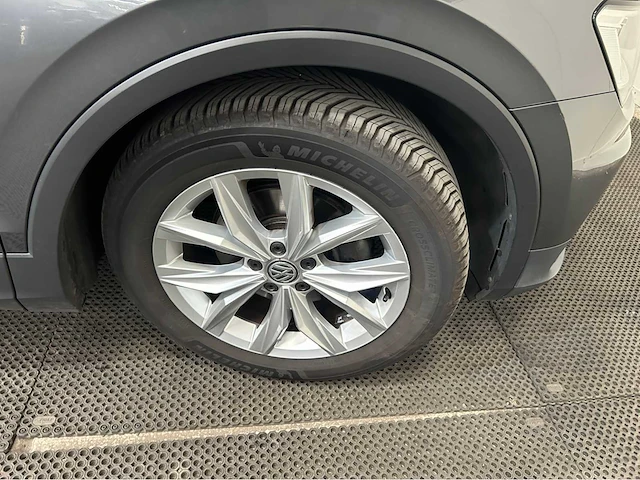 Volkswagen - tiguan - 2.0 tdi cl bns - personenauto - 2018 - afbeelding 17 van  31