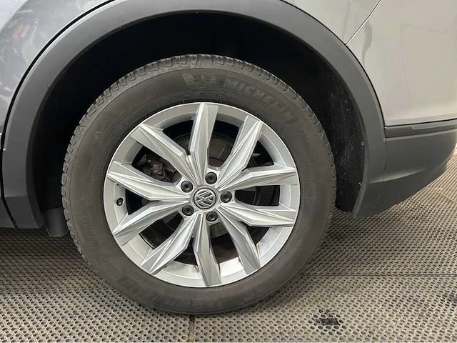 Volkswagen - tiguan - 2.0 tdi cl bns - personenauto - 2018 - afbeelding 18 van  31