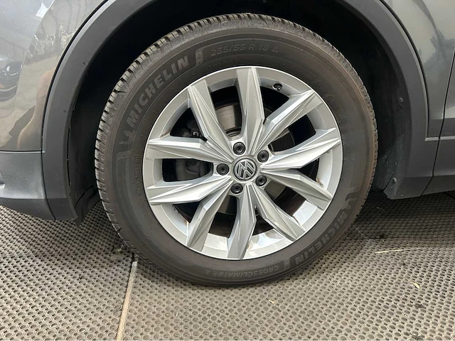Volkswagen - tiguan - 2.0 tdi cl bns - personenauto - 2018 - afbeelding 19 van  31
