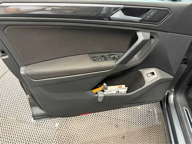 Volkswagen - tiguan - 2.0 tdi cl bns - personenauto - 2018 - afbeelding 25 van  31