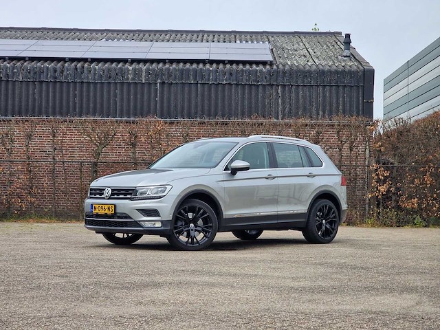 Volkswagen - tiguan - 2.0 tsi 4motion. highline - n-096-ns - 2016 - personenauto - afbeelding 1 van  25